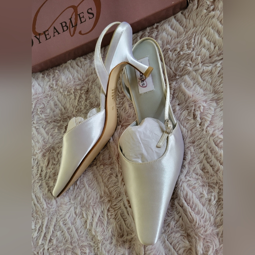 Light Ivory Divine Satin Dyeables